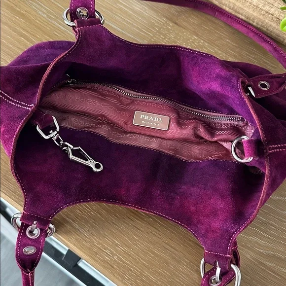 Authentic Vintage Prada Suede Triangle Logo Tote Bag –Plum color– Made in Italy - Picture 9 of 12